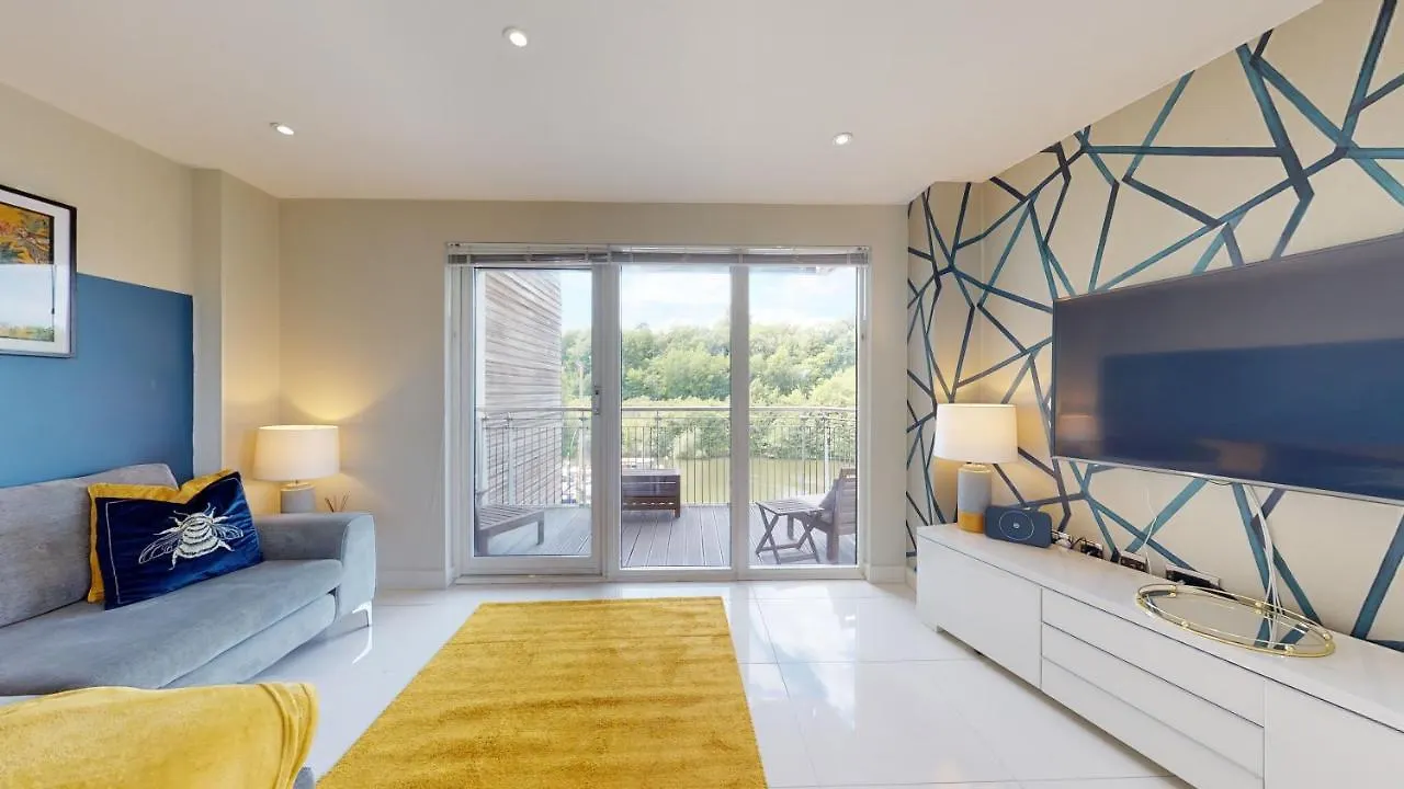 Marina Luxury Apartment - Cardiff Bay - Free Parking & Wi-Fi